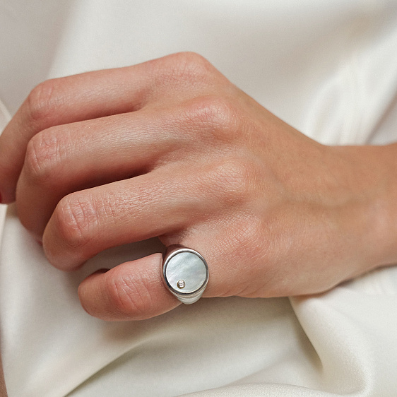 картинка Кольцо круглое с бриллиантом и перламутром Cocktail Rings