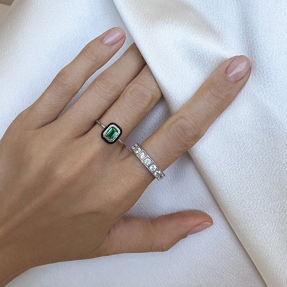 картинка Изумрудное кольцо с черной эмалью